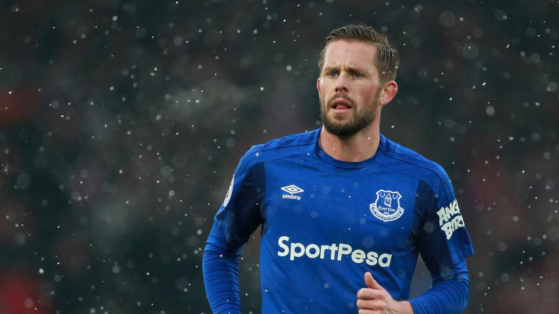 艾比·德尔福：全场高效的防守表现，令对方攻势屡屡受阻，艾德比尔送水案例